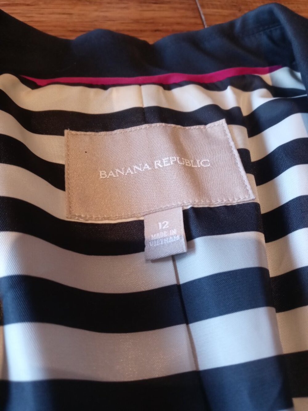BANANA REPUBLIC 2 button jacket in navy (sz12) - Picture 10 of 16